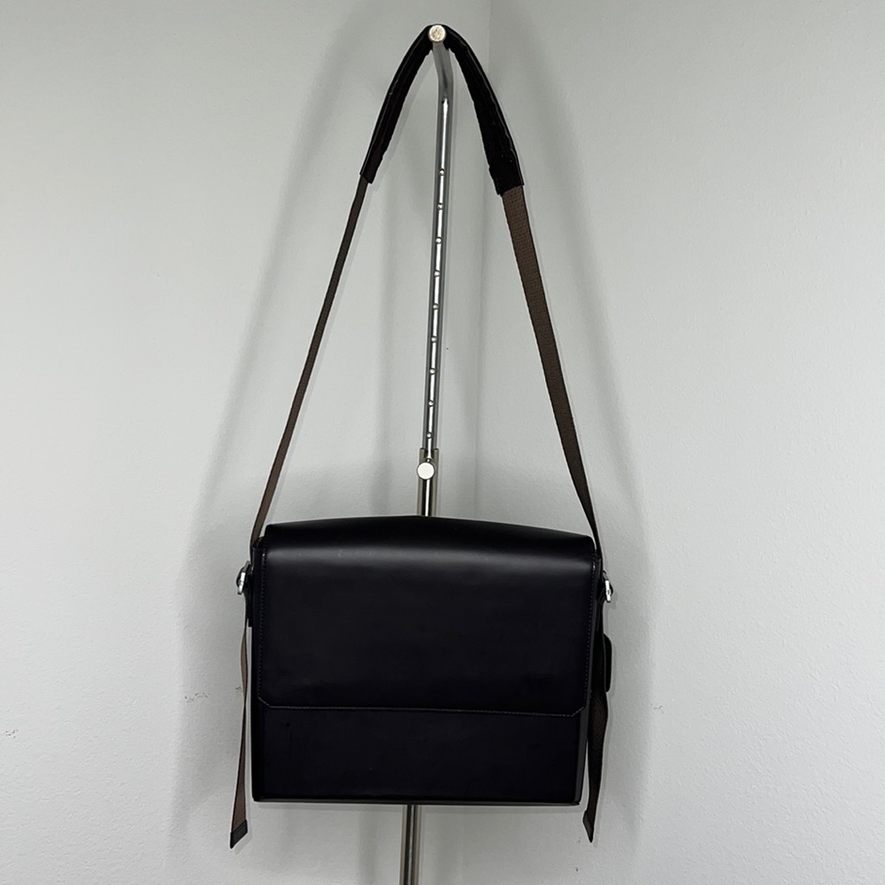 🔹 Paolo Iantorno Structured Messenger Bag